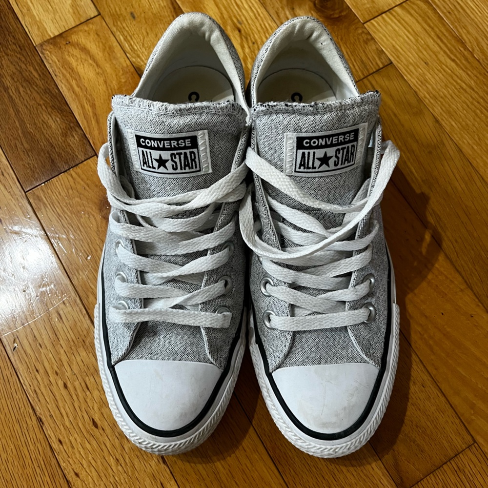 Converse ladies shoe, grey and white pattern